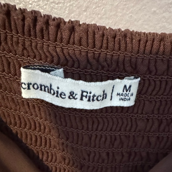 Abercrombie and Fitch Flounce Top - Picture 2 of 6